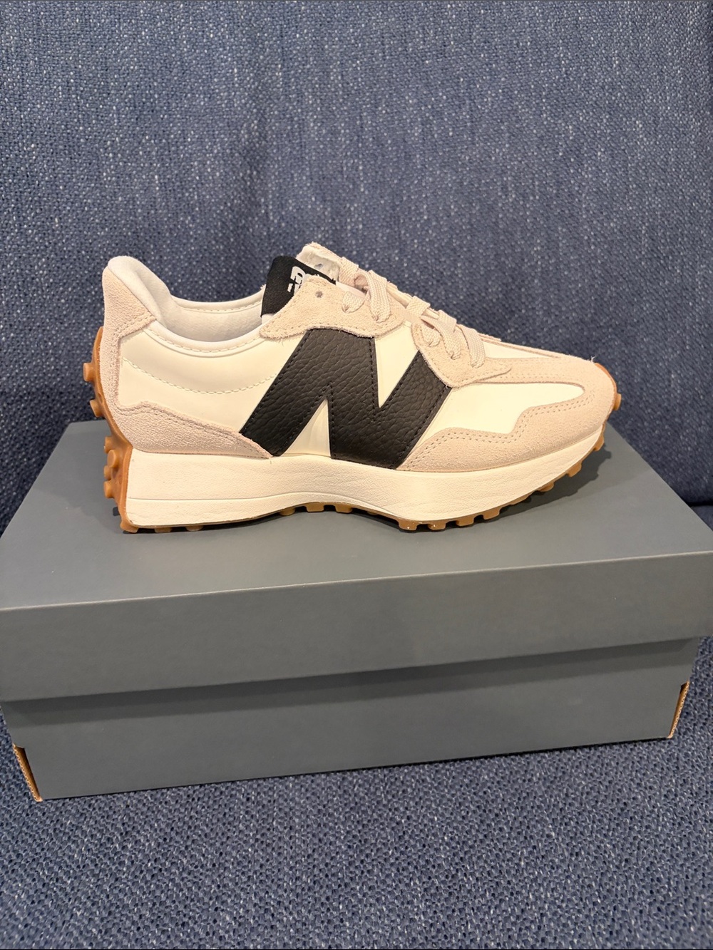 New Balance Men's Cream & Black Retro-Style Runner